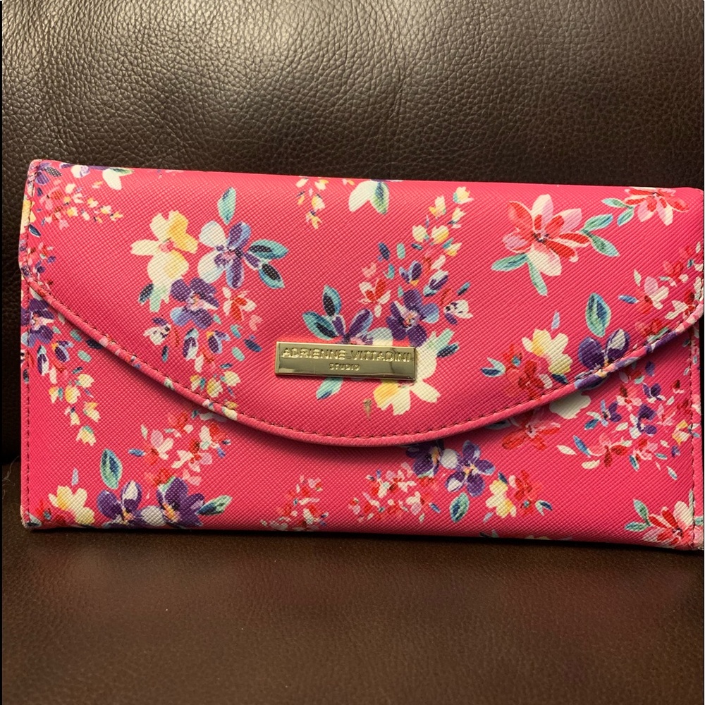 Adrienne Vittadini wallet